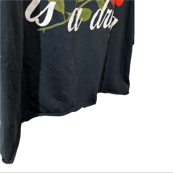 FASHION NOVA BLACK GRAPHIC ROSE CROP SS TEE - Picture 5 of 15